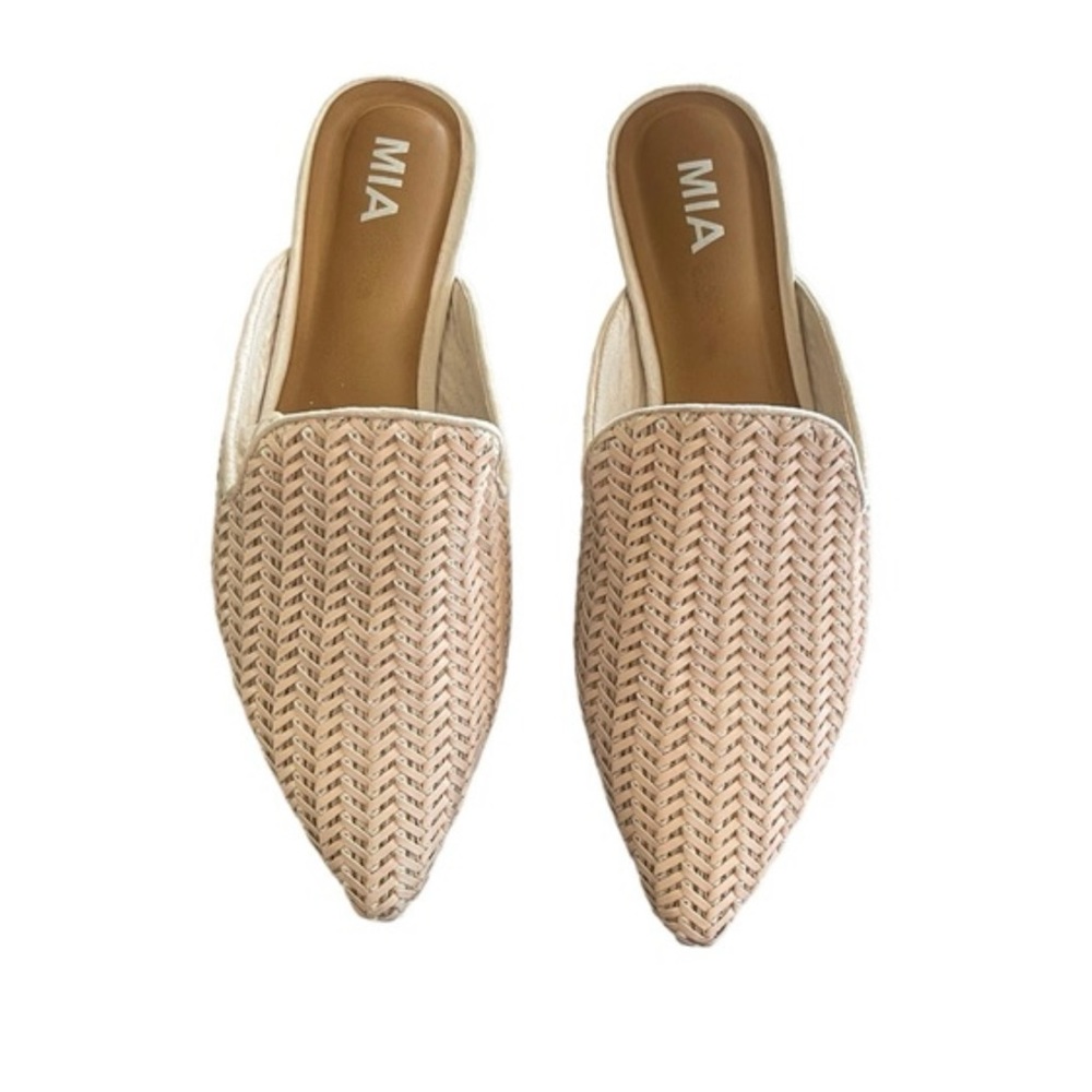 Weaved mule sandals size 8